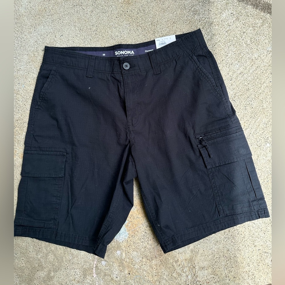 Men’s black cargo short